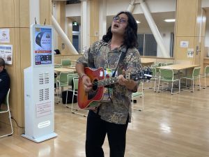 グッナイ小形さんの熱い弾き語り　