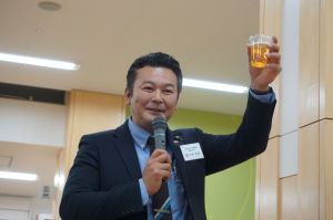 佐々木議員による乾杯でスタート