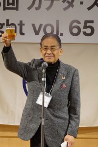 堰八義博会長の乾杯でスタート