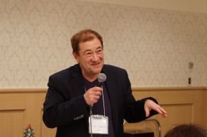 いつも笑顔のピーター・フィルコラさんの楽しいエピソードに会場のみなさんにも笑顔が